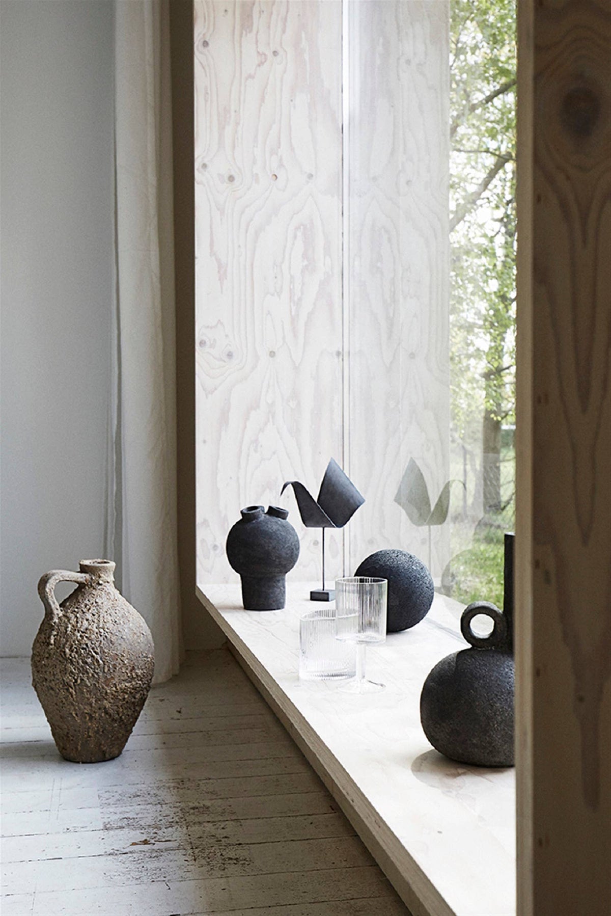 MUUBS Crop Vase - Dark Grey / Black
