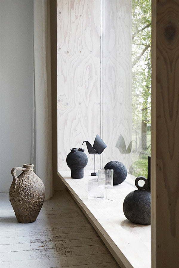 MUUBS Crop Vase - Dark Grey / Black
