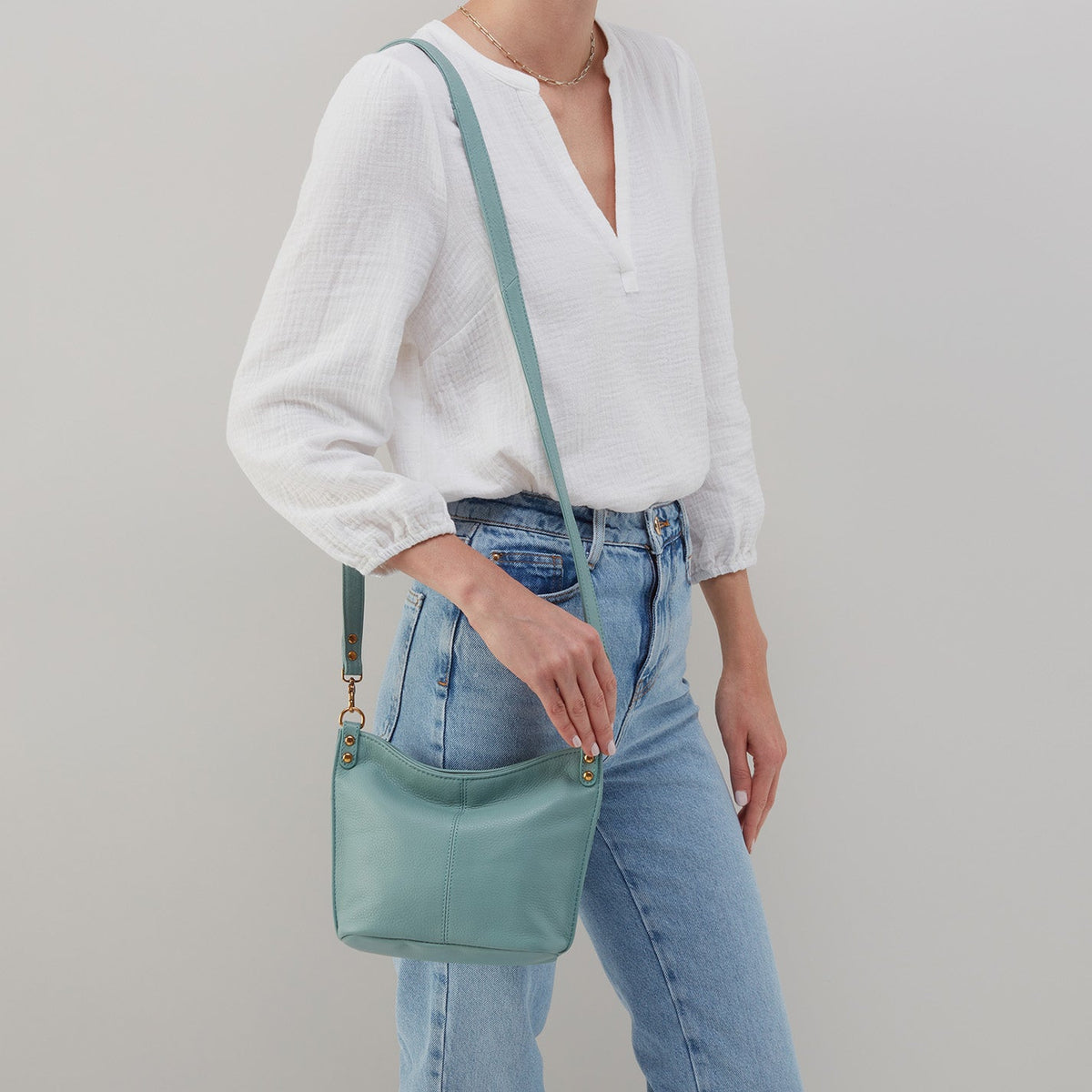 Hobo Pier, Small Crossbody, Pebbled Leather, Pale Green, Sandstorm